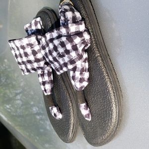 NWOT Sanuk Vegan Yoga Sling 3 sandals